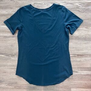 Lululemon woman v neck t shirt size 8 teal